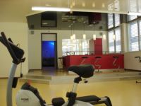 Maxon Motor AG Sachseln, Fitnessraum, hochglanz,schwarz und weiss Maxon Motor AG Sachseln, Fitnessraum, hochglanz,schwarz und weiss