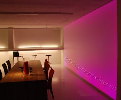 Meer AG Bern, Lichtwand mit Farbwechsel