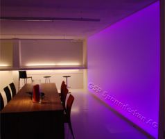 Meer AG Bern, Lichtwand mit Farbwechsel