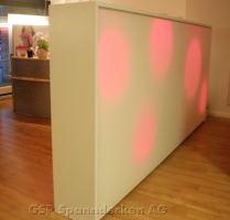 Mrs. Sporty Bern, Trennwand mit LED Ausgeleuchtet