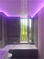 Privat Bad 1 weiss hochglanz (transluzent Folie ) Lila  hinterleuchtet